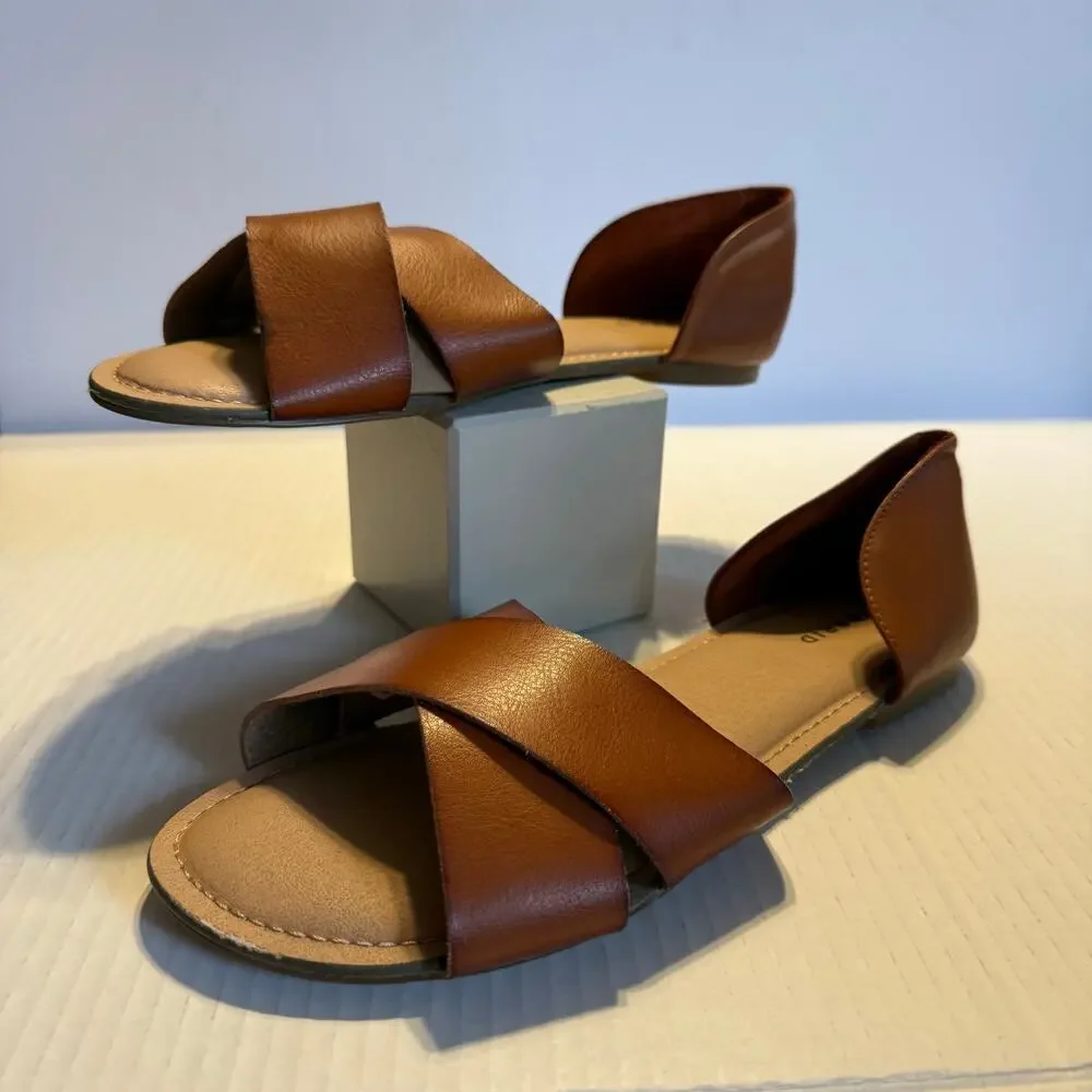 Torrid Women’s Brown Faux Leather Flat Sandals Slip On Criss Cross Open Toe Sz10 - Picture 3 of 9